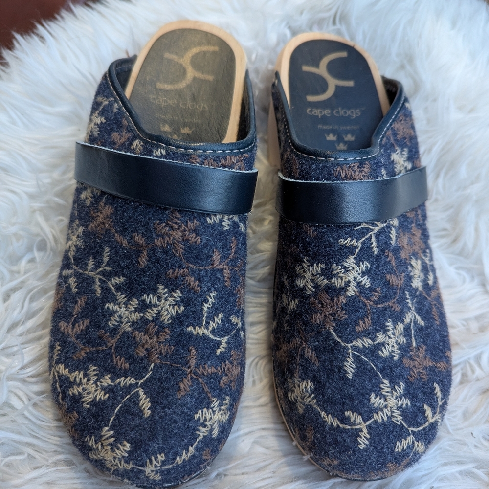NWOT Women's Cape Wooden Clogs Size 8/38